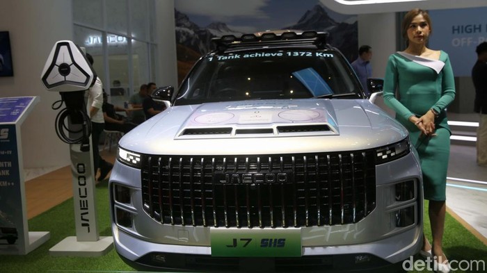Jaecoo akhirnya menjual produk pertamanya di Indonesia. Jaecoo J7 dijual di Indonesia dengan tiga pilihan. Berapa harganya?