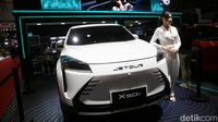Pada pergelaran Indonesia International Motor Show (IIMS) 2025, Jetour memperkenalkan SUV listrik X5e. Mobil SUV ini diklaim bukan hanya mobil listrik biasa, tapi juga sebuah SUV yang dirancang untuk mendukung berbagai aktivitas dan menawarkan pengalaman perjalanan yang lebih personal sesuai dengan kebutuhan penggunanya.
