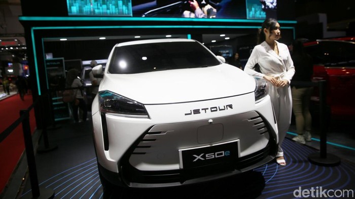 Jetour Pamer SUV Listrik X50e di IIMS 2025 Jetour yang memamerkan mobil listrik mereka Jetour X50e di IIMS 2025. Tapi sayang, mobil listrik ini belum dijual!