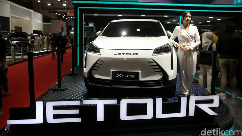 Jetour yang memamerkan mobil listrik mereka Jetour X50e di IIMS 2025. Tapi sayang, mobil listrik ini belum dijual!