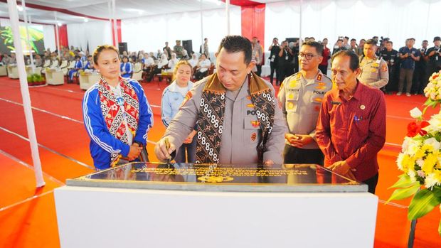 Kapolri Resmikan Jalan-Irigasi di Garongan Yogya