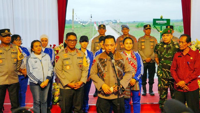 Kapolri Resmikan Jalan-Irigasi di Garongan Yogya
