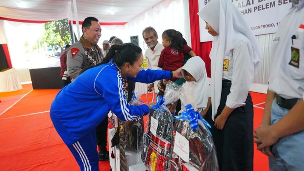 Kapolri Resmikan Jalan-Irigasi di Garongan Yogya