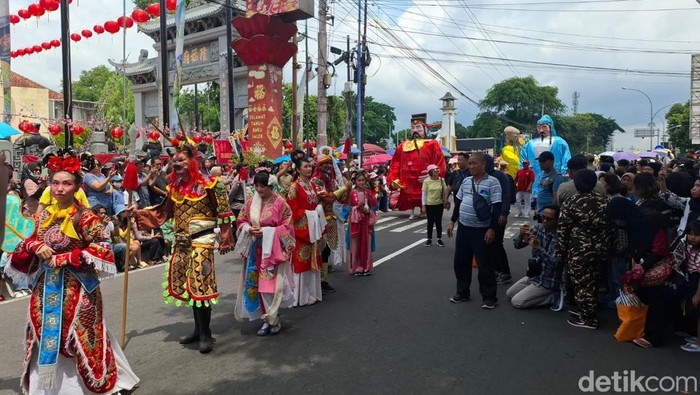 Kemeriahan Kirab Cap Go Meh di Magelang, Sabtu (15/2/2025).