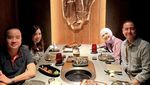 Kompak! Ini Momen Roger Danuarta dan Cut Meyriska Makan Bareng