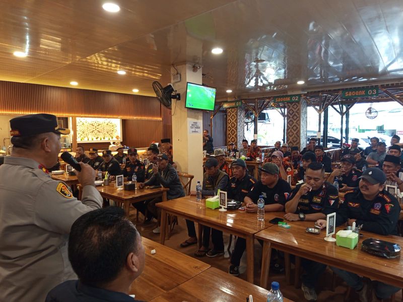 Mediasi ormas-ormas yang ribut soal lahan parkir di Cliedug Tangerang. (Dok Istimewa)