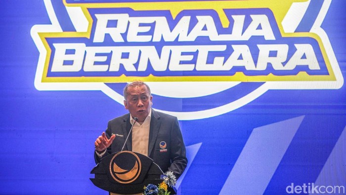 Mengenalkan Dunia Politik Lewat Program Remaja Bernegara PROGRAM REMAJA BERNEGARA: Wakil Ketua Umum Partai NasDem, Saan Mustopa menyampaikan pidato saat kick off program Remaja Bernegara (RBN) di NasDem Tower, Jakarta, Sabtu (15/02/2025). Partai NasDem resmi meluncurkan program Remaja Bernegara (RBN) yang merupakan model parlemen kilat pertama di Indonesia untuk mengenalkan dunia politik dengan cara edukatif dan inspiratif kepada remaja usia 13 - 19 tahun. Melalui program ini, Partai NasDem berharap dapat melahirkan generasi baru yang memiliki kepedulian dan wawasan politik sejak dini. Program RBN akan digelar setiap hari Sabtu, 15 Februari hingga 26 April 2025. MI/Usman Iskandar