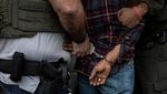 Momen Polisi AS Tangkap Imigran Gelap