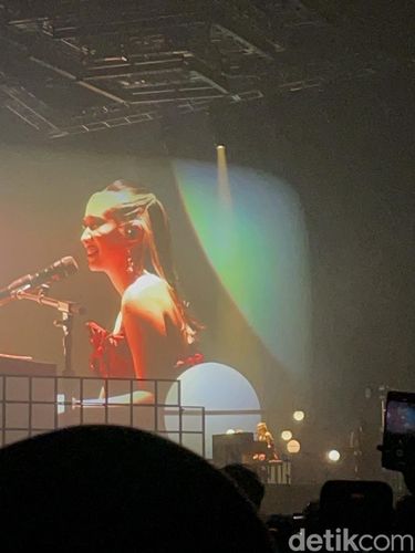 Konser NIKI di Jakarta