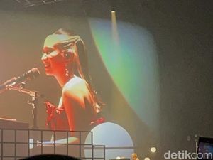 Video: Karaoke Check di Konser BUZZ NIKI Hari Pertama
