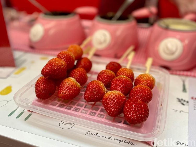 Seru! Di Festival Ini Ada Jajanan Serba Strawberry dari Korea Selatan