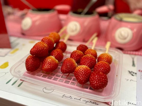 Seru! Di Festival Ini Ada Jajanan Serba Strawberry dari Korea Selatan