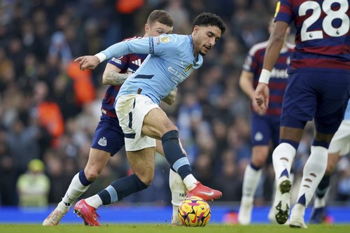 Manchester Citys Omar Marmoush controls the ball during the English Premier League soccer match between Manchester City and Newcastle United at Etihad stadium in Manchester, England, Saturday, Feb. 15, 2025. (AP Photo/Ian Hodgson)