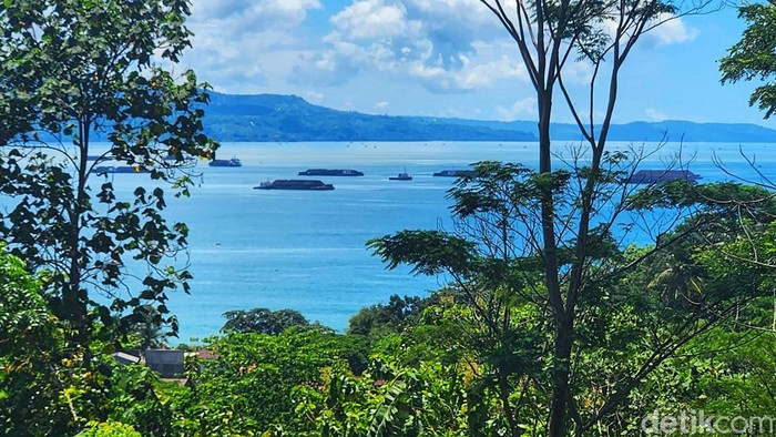 Pantai Palabuhanratu, Kabupaten Sukabumi.