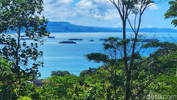 Pantai Palabuhanratu, Kabupaten Sukabumi. Pantai Palabuhanratu, Kabupaten Sukabumi.