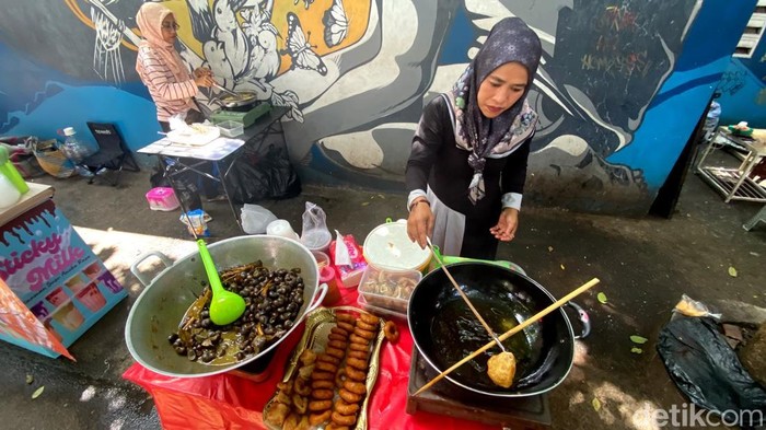 Pedagang burayot dan ali agrem di Saparua Bandung.