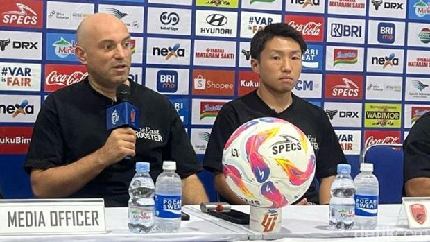 Pelatih PSM Makassar, Bernardo Tavares dalam sesi jumpa pers di Stadion Jatidiri, Semarang, Sabtu (15/2/2025). Pelatih PSM Makassar, Bernardo Tavares dalam sesi jumpa pers di Stadion Jatidiri, Semarang, Sabtu (15/2/2025).