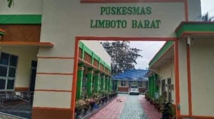 Penemuan bayi perempuan di Gorontalo dibawa ke Puskesmas Limboto Barat.