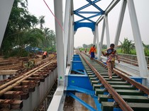 Jembatan KA Berusia 121 Tahun di Banyuwangi Diganti Baru