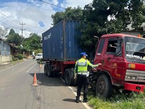 2 Truk Kontainer Kecelakaan di Mantingan Jepara