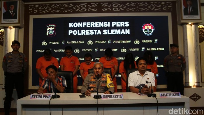 Polisi menangkap 6 orang wartawan gadungan yang memeras warga Sleman, Sabtu (15/2/2025).