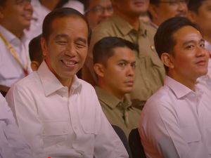 Video: Jokowi Curhat Jadi Sasaran Kritik Karena Tak Ada yang Berani Kritik Prabowo