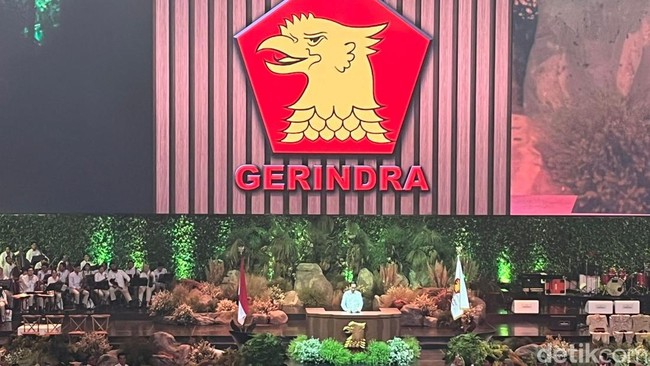 Perintah Panglima Tertinggi Bikin Jokowi Tak Bisa Tolak Sambutan HUT Gerindra