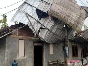3 Desa di Gabus Pati Diterjang Angin Puting Beliung, Puluhan Rumah Rusak