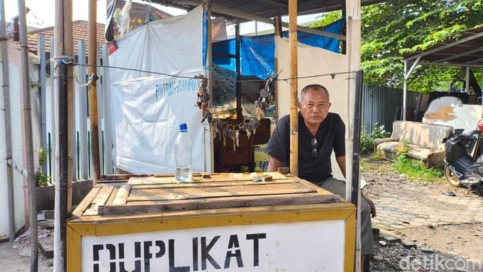 Timo tukang kunci manual di Cirebon