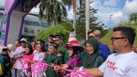 Bukan hanya bisa melihat langsung bagaimana program-program terbaik seperti Islam Itu Indah, Pagi-Pagi Ambyar, dan Brownis. Terlihat Elvi Sukaesih hingga Ustaz Maulana gunting pita, membuka Trans TV Festival. Foto: Febri/detikHOT