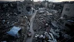 Potret Warga Gaza yang Menunggu Bantuan di Tengah Reruntuhan Bangunan