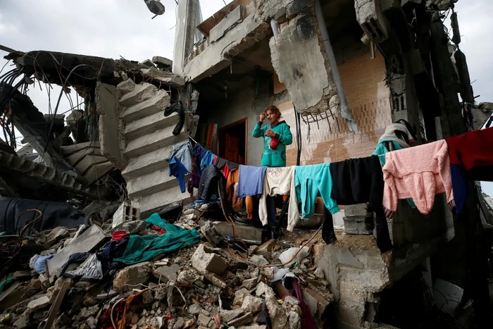 Warga Palestina yang tinggal di reruntuhan Warga Palestina yang tinggal di reruntuhan