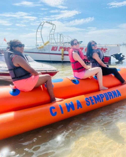 Wisatawan bermain wahana air di Ciwa Watersport di Kelurahan Tanjung Benoa, Kecamatan Kuta Selatan, Badung. (Dok. Instagram @ciwawatersport_bali)