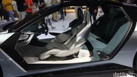 Pada bagian interior, Light of ASEAN memiliki kabin Zero Gravity Dual Mode Cabin yang menghadirkan pengalaman berkendara lebih futuristik dan imersif.