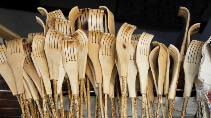 Back scratchers for that itch. Horizontal.