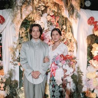 Salah satu yang paling mencuri perhatian adalah penampilan Shenina Cinnamon. Dalam momen spesial tersebut, Shenina tampil anggun dalam balutan kebaya putih.  Foto: dok. Instagram @angga