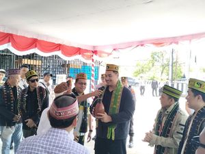 Ritual Adat Manggarai Sambut Duel Badminton 4 Artis Vs Taufik Hidayat