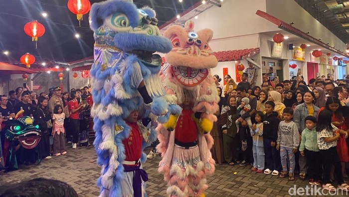 Atraksi barongsai di Kota Sukabumi