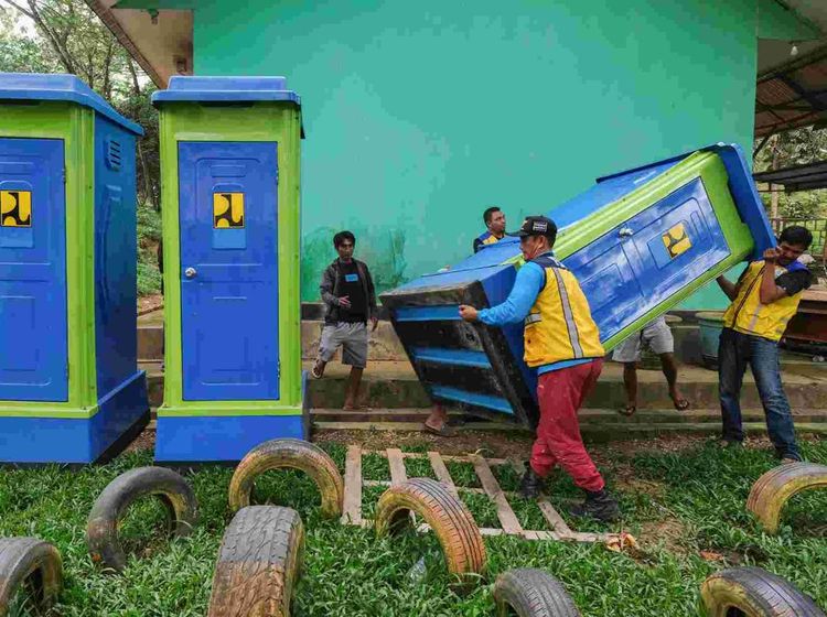 Toilet Portabel untuk Korban Kebakaran di Kendari
