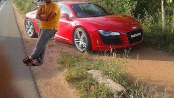 Gaya dulu punya mobil bagus. Foto: indihumor