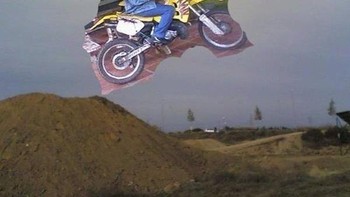 Motor abang bisa terbang nih, siapa mau ikut? Foto: indihumor