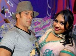 Bikin Ngakak, Ini Hasil Photoshop Gagal Total Bikinan Orang India