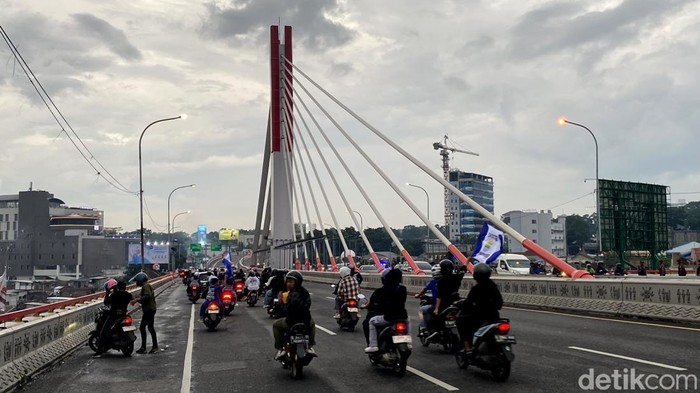 Bobotoh konvoi di Bandung usaI Persib imbangi Persija
