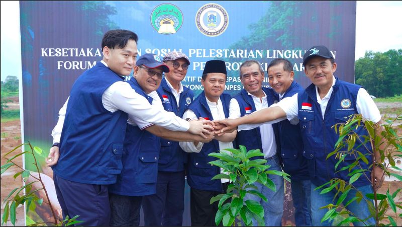 Demi mewujudkan lingkungan yang bersih dan berkesinambungan, Chery Sales Indonesia bersama Forum Purna Pejabat (FPP) Pemprov DKI Jakarta, berpartisipasi dalam penanaman pohon produktif di Waduk Karian, Pesantren La Tansa Lebak, Banten.