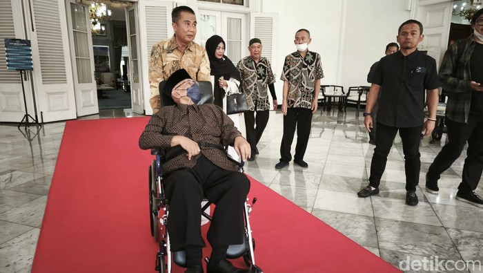 Di sisa masa jabatan, Bey Machmudin mengundang mantan Gubernur Jawa Barat terdahulu ke Gedung Pakuan