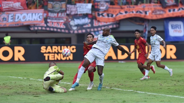 Gervane Kastaneer di laga Peprsija vs Persib.