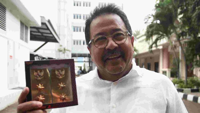 Jelang Pelantikan, Bobby hingga Rano Cek Kesehatan di Kemendagri Pemeriksaan kesehatan terhadap kepala daerah terpilih hasil Pilkada 2024 digelar hari ini. Bobby Nasution hingga Rano Karno mengikuti cek kesehatan tersebut.