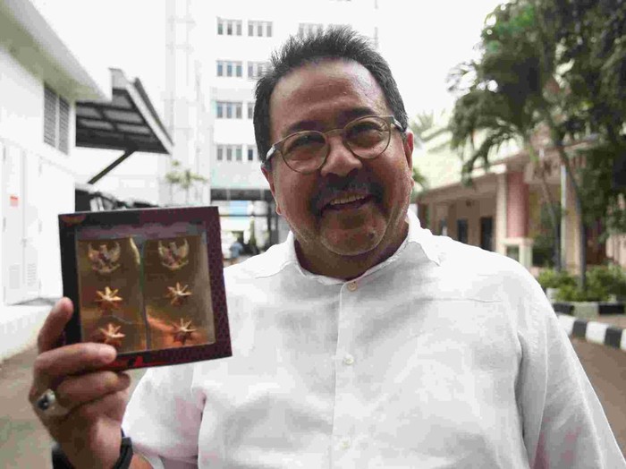 Jelang Pelantikan, Bobby hingga Rano Cek Kesehatan di Kemendagri Pemeriksaan kesehatan terhadap kepala daerah terpilih hasil Pilkada 2024 digelar hari ini. Bobby Nasution hingga Rano Karno mengikuti cek kesehatan tersebut.