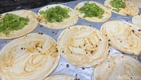 Ada 3 variasi kebab. Semua kebab sudah termasuk tortilla, selada, bawang bombai, makaroni, keju, daging, saus tomat, saus mayo, dan saus sambal. Foto: Detikcom / Atiqa Rana