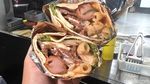 Lezatnya Kebab Gendut Paling Viral di Sunter yang Antre 1 Jam!